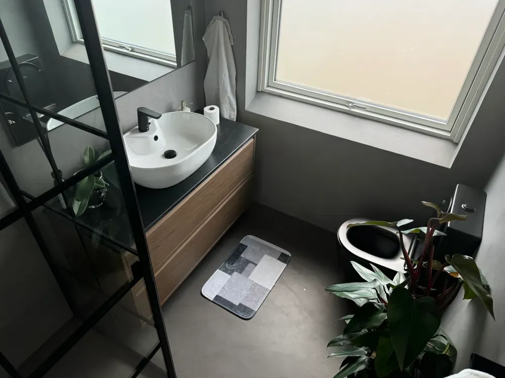 Microcement badeværelse badeværelsesmøbel og toilet fra Lavabo